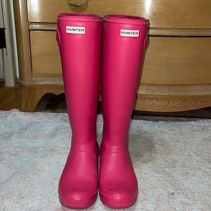 Bright pink Hunter boots